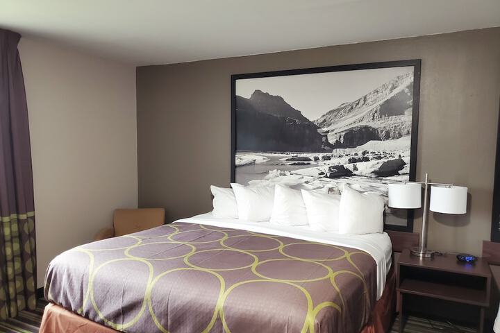 Super 8 by Wyndham Belgrade / Bozeman Airport