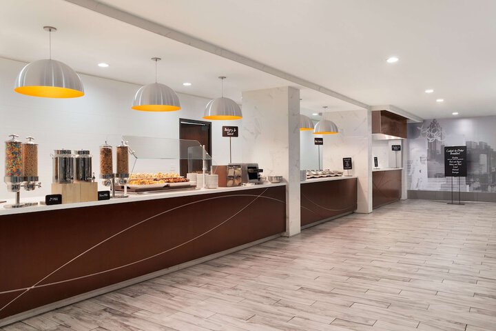 Embassy Suites by Hilton Atlanta Airport