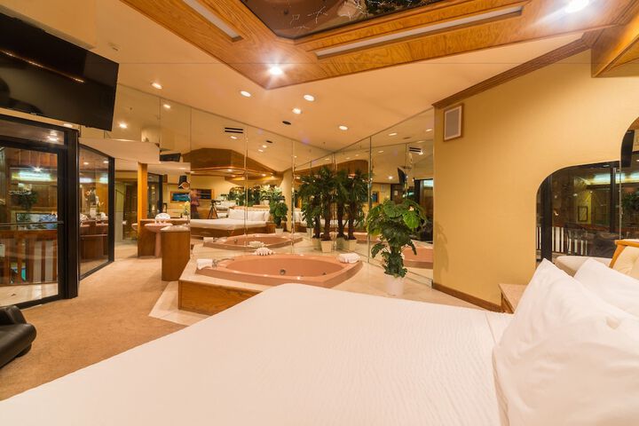 Room 16 of 63