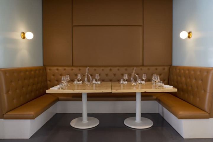 Dining 32 of 42