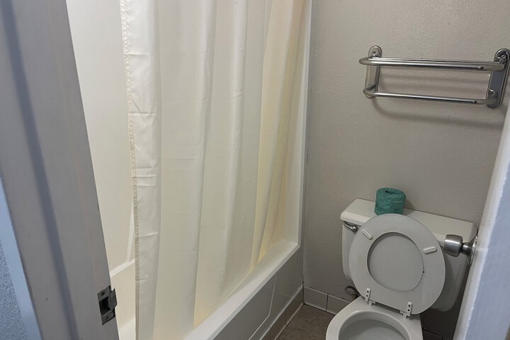Room 9 of 18