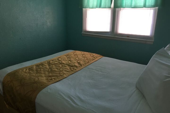 Room 13 of 19