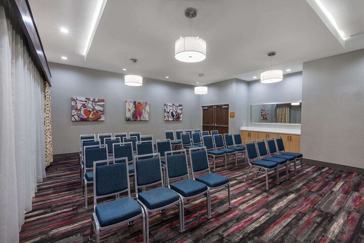 La Quinta Inn & Suites by Wyndham Houston East at Sheldon Rd