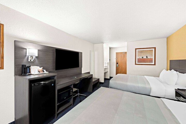 Room 33 of 61