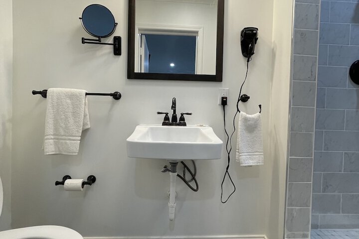 Room 16 of 103