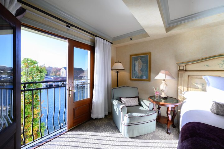 Room 8 of 35