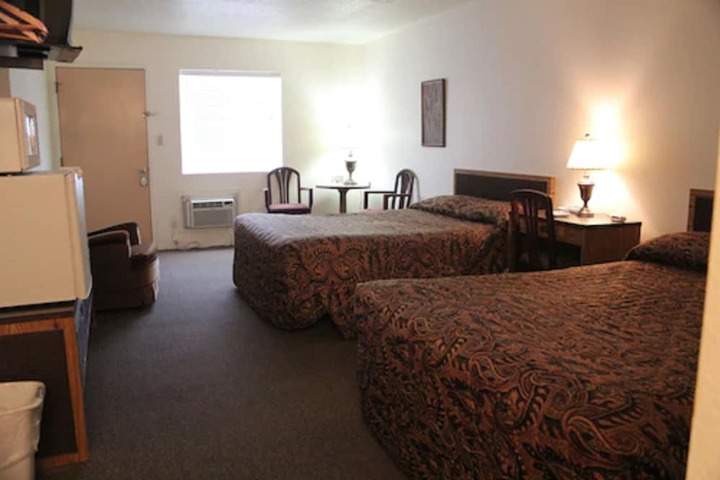 Room 11 of 16