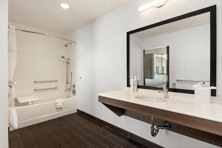 Hampton Inn & Suites Los Angeles - Glendale