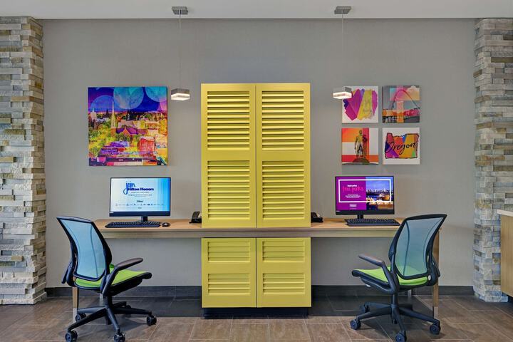 Business Center 33 of 34