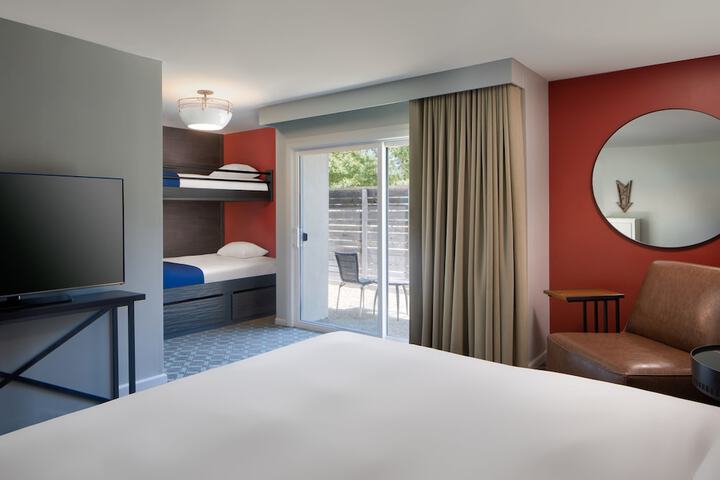 Room 44 of 98