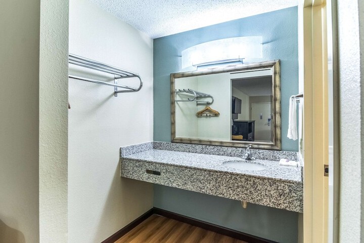 Motel 6 Kenly NC