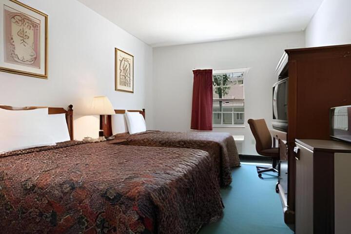 Travelodge by Wyndham Waukegan Gurnee