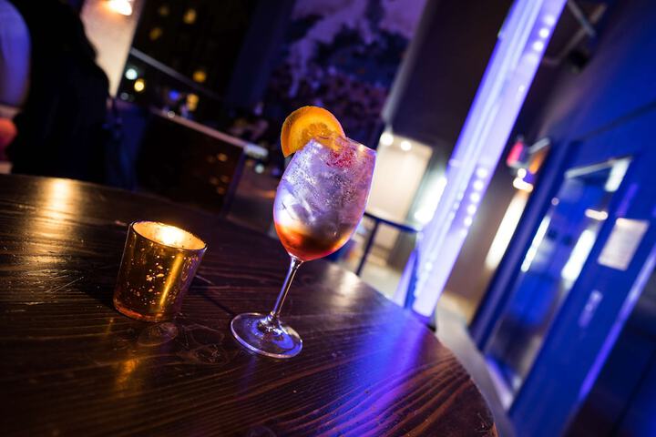 Lounge 58 of 64