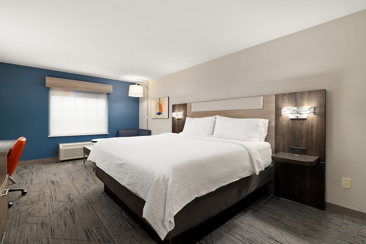 Holiday Inn Express Jourdanton - Pleasanton by IHG