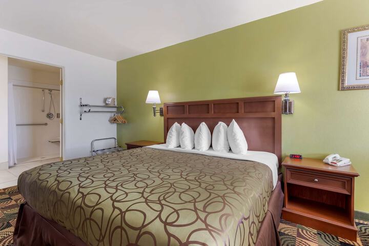 Room 15 of 26