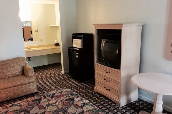 EXECUTIVE INN MARIANNA