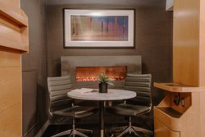 Lounge 100 of 125