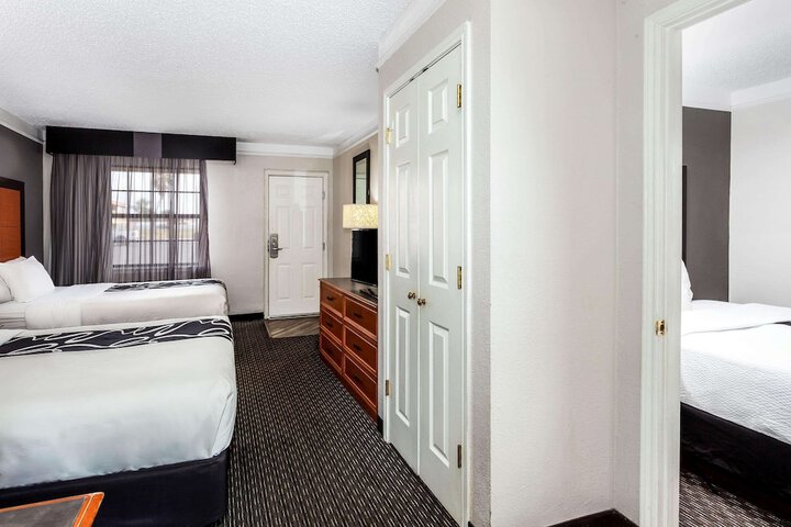 Room 29 of 65