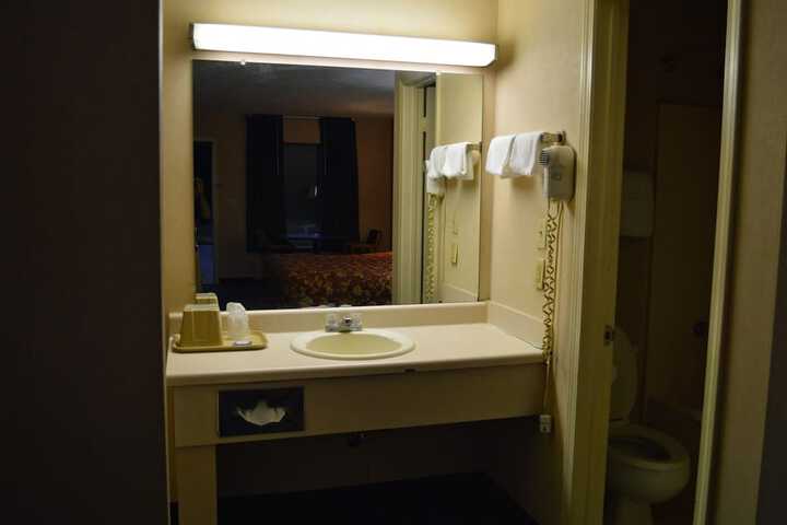 Room 17 of 18