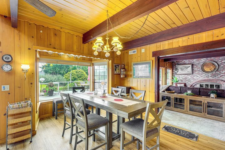 Waterfront Kingston Getaway: Beach Access On-site!