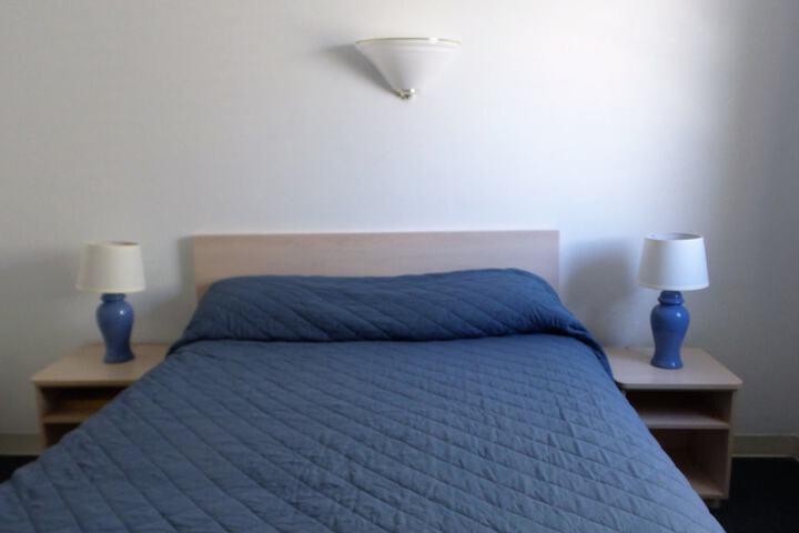 Golden Rail Motel