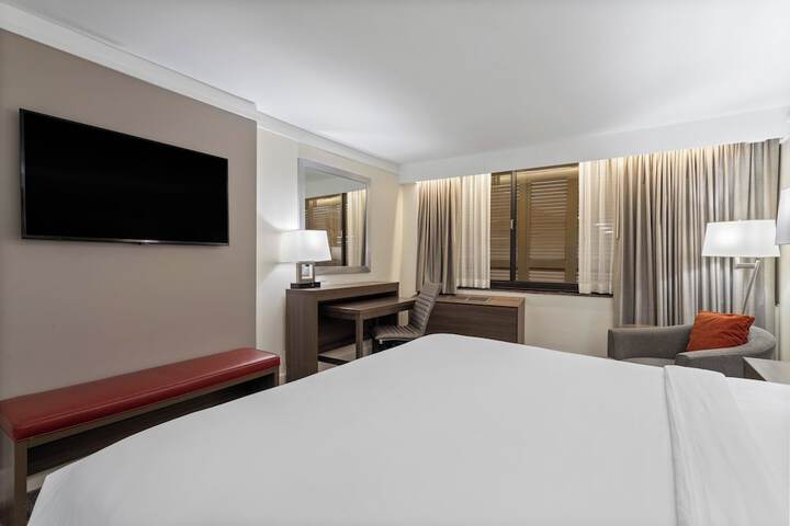 Crowne Plaza Executive Center Baton Rouge by IHG