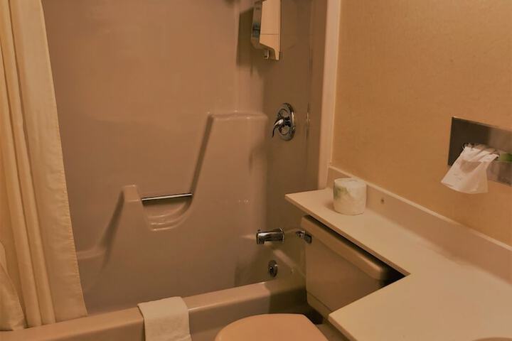 Room 22 of 38
