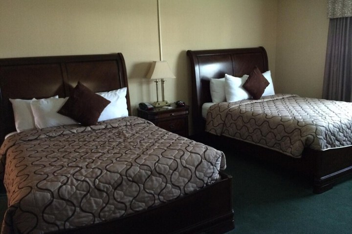 Pacer Inn & Suites Delaware