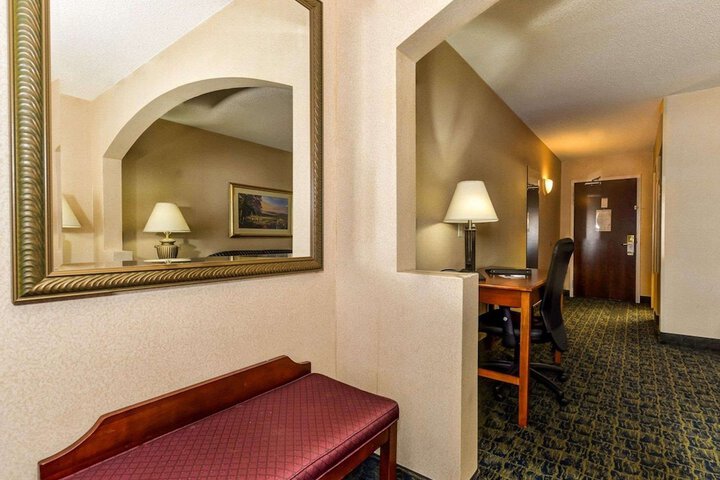 Room 27 of 41