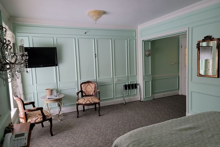 Lowell Inn