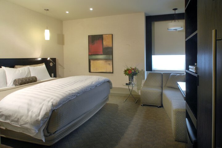 The Shaw Club Hotel