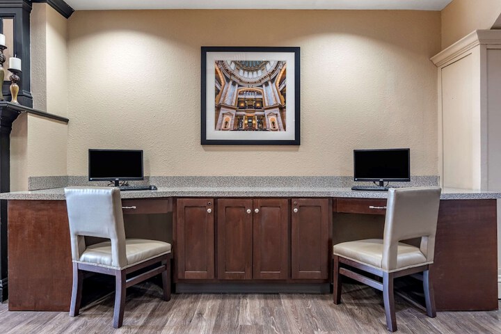 Business Center 28 of 28