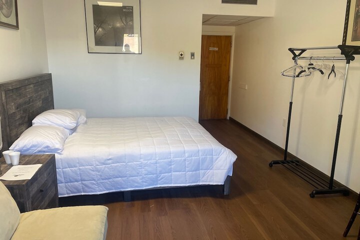 Room 7 of 10