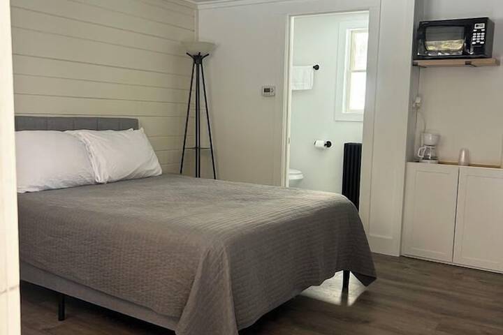 Room 6 of 11