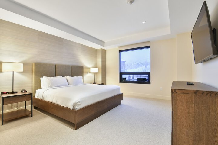 Room 83 of 187