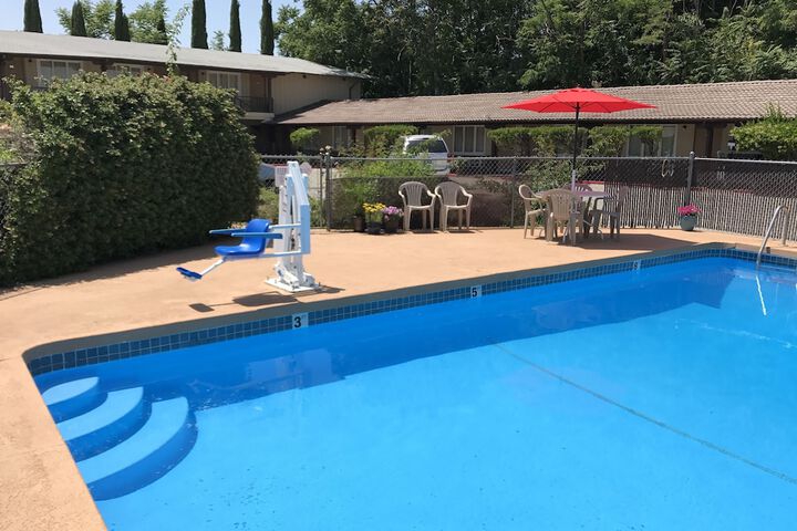 Pool 4 of 30
