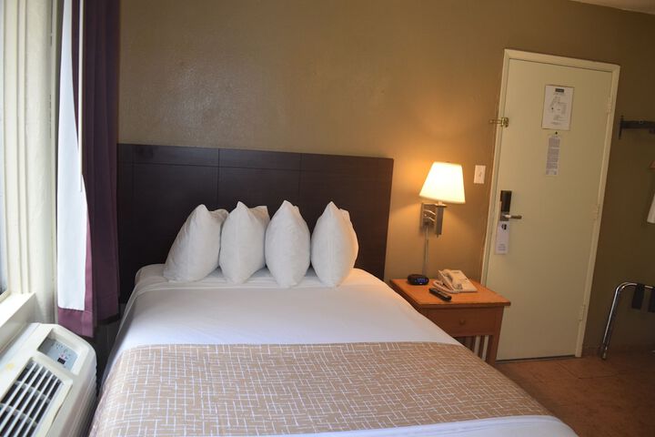 Room 9 of 17