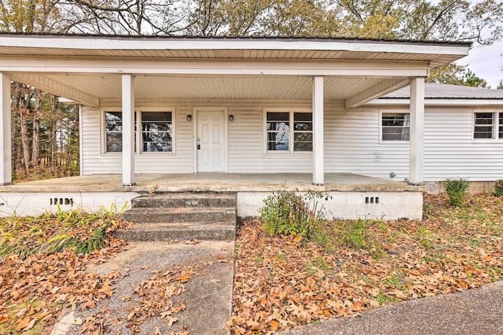 Charming Gadsden Home w / Golf Course Views!