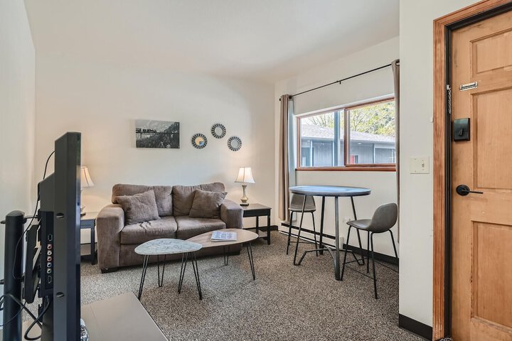 Room 9 of 13