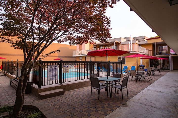 Sahara Courtyard Inn Penticton