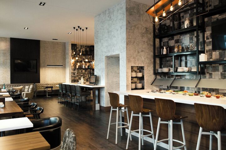 Lounge 96 of 130