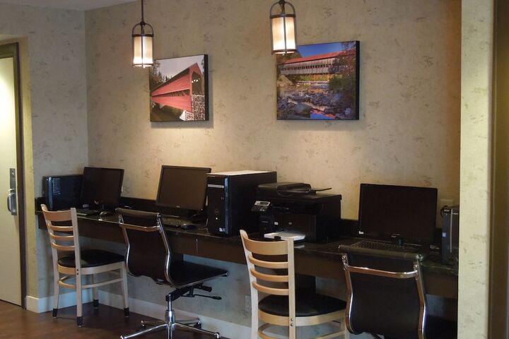 Business Center 26 of 28