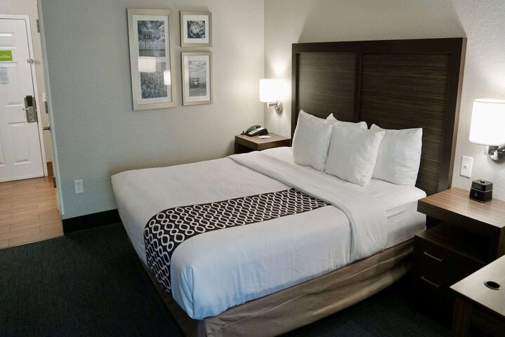 La Quinta Inn & Suites by Wyndham Tomball