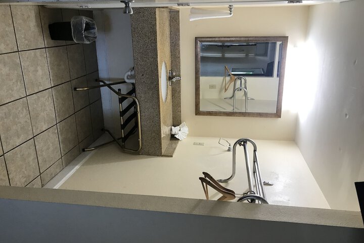 Room 40 of 46