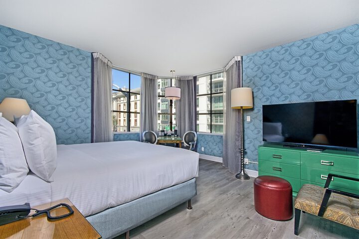 Room 22 of 34