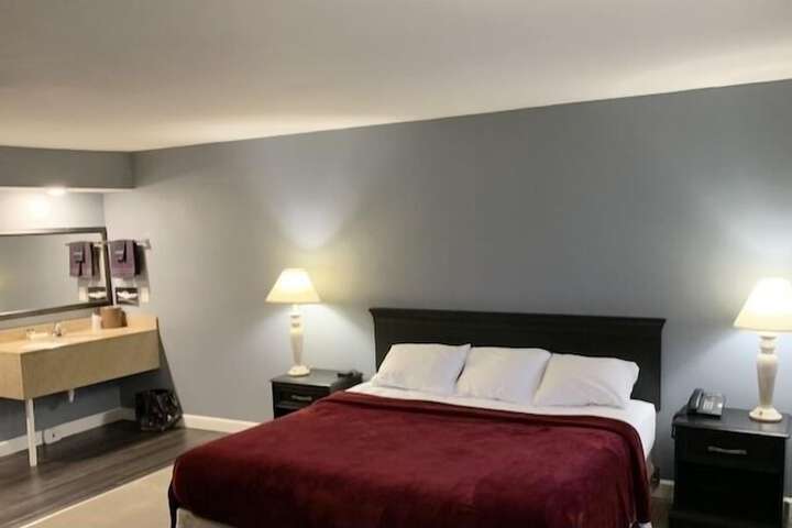 Room 5 of 12