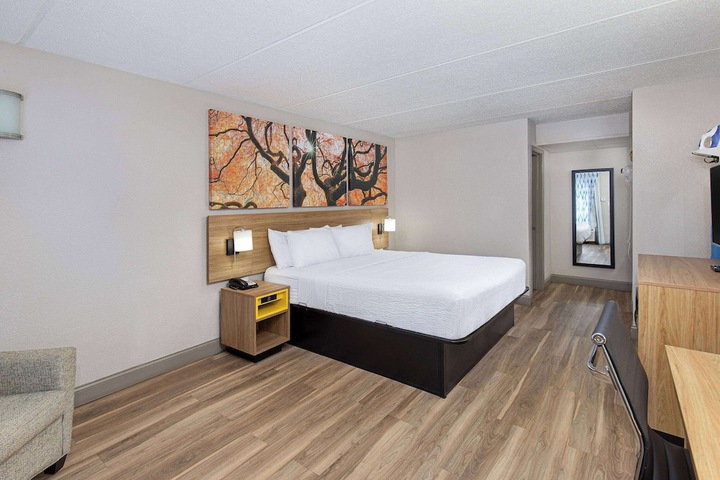Room 12 of 34