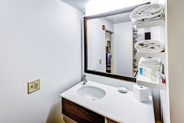 Room 53 of 75