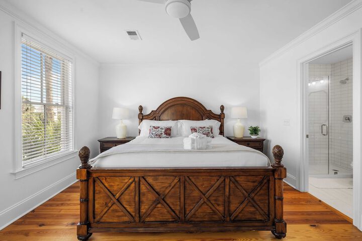 1 Block to Beach Newly Renovated 6bdr w / Rooftop Views Sand Dune by Avantstay