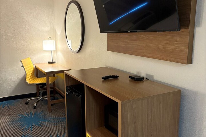 Days Inn by Wyndham Sturgis